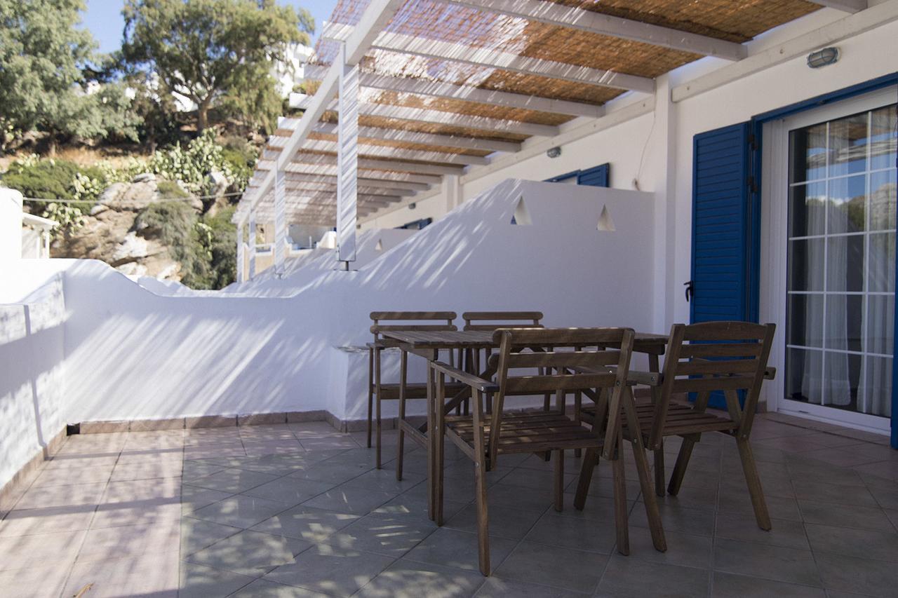 Armadoros Hotel / Ios Backpackers Exterior photo