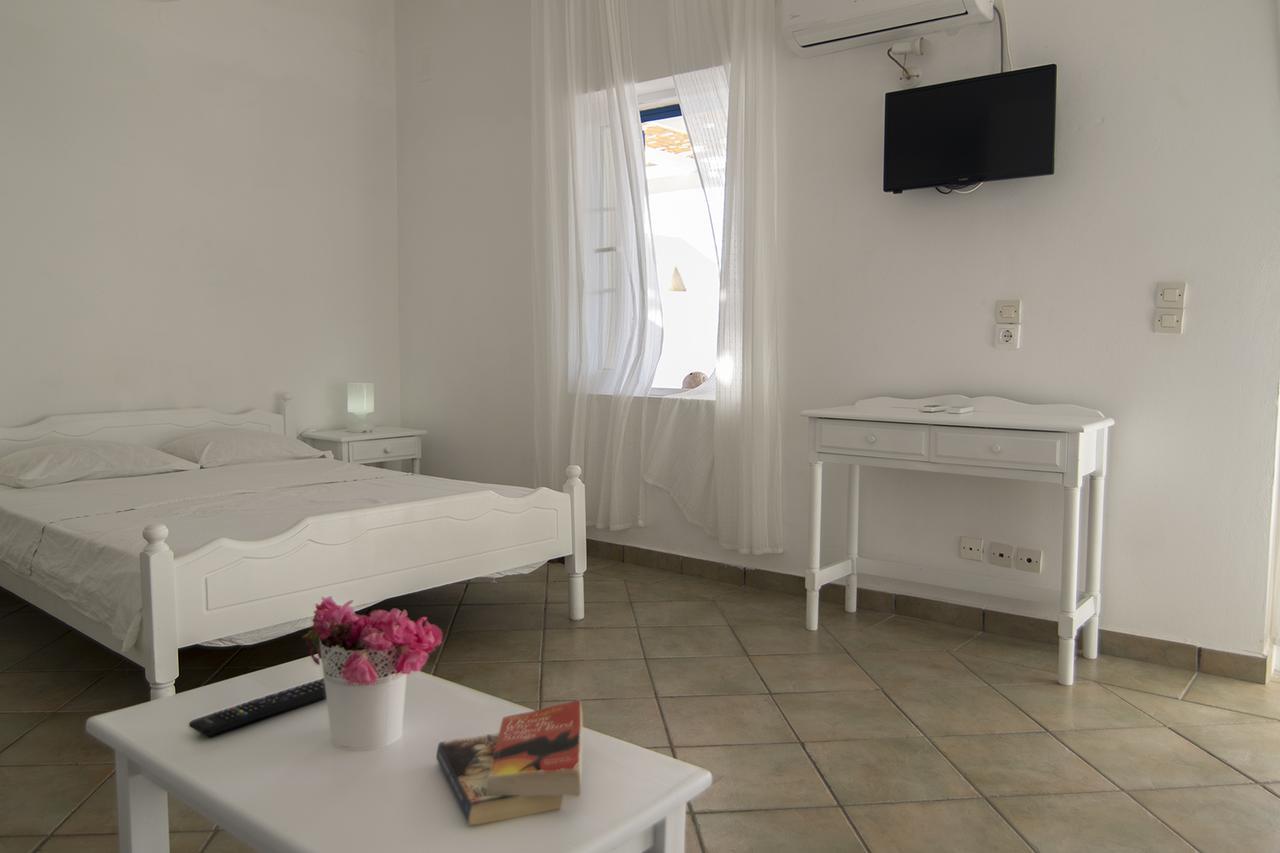 Armadoros Hotel / Ios Backpackers Exterior photo