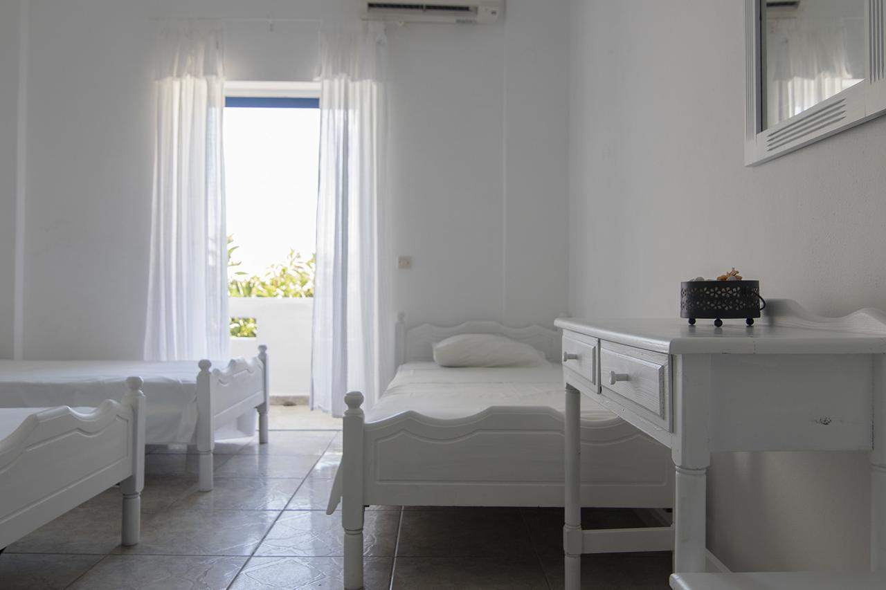 Armadoros Hotel / Ios Backpackers Exterior photo