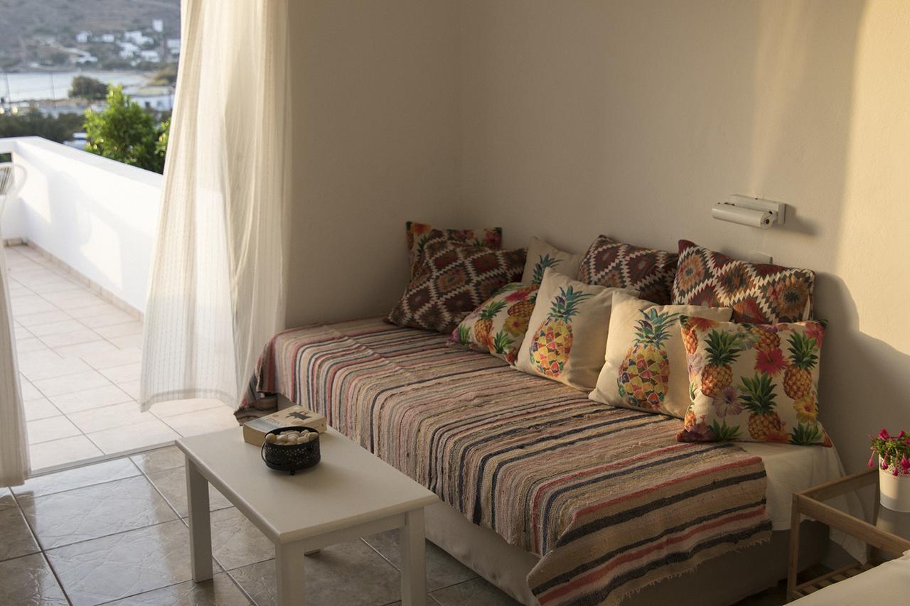Armadoros Hotel / Ios Backpackers Exterior photo