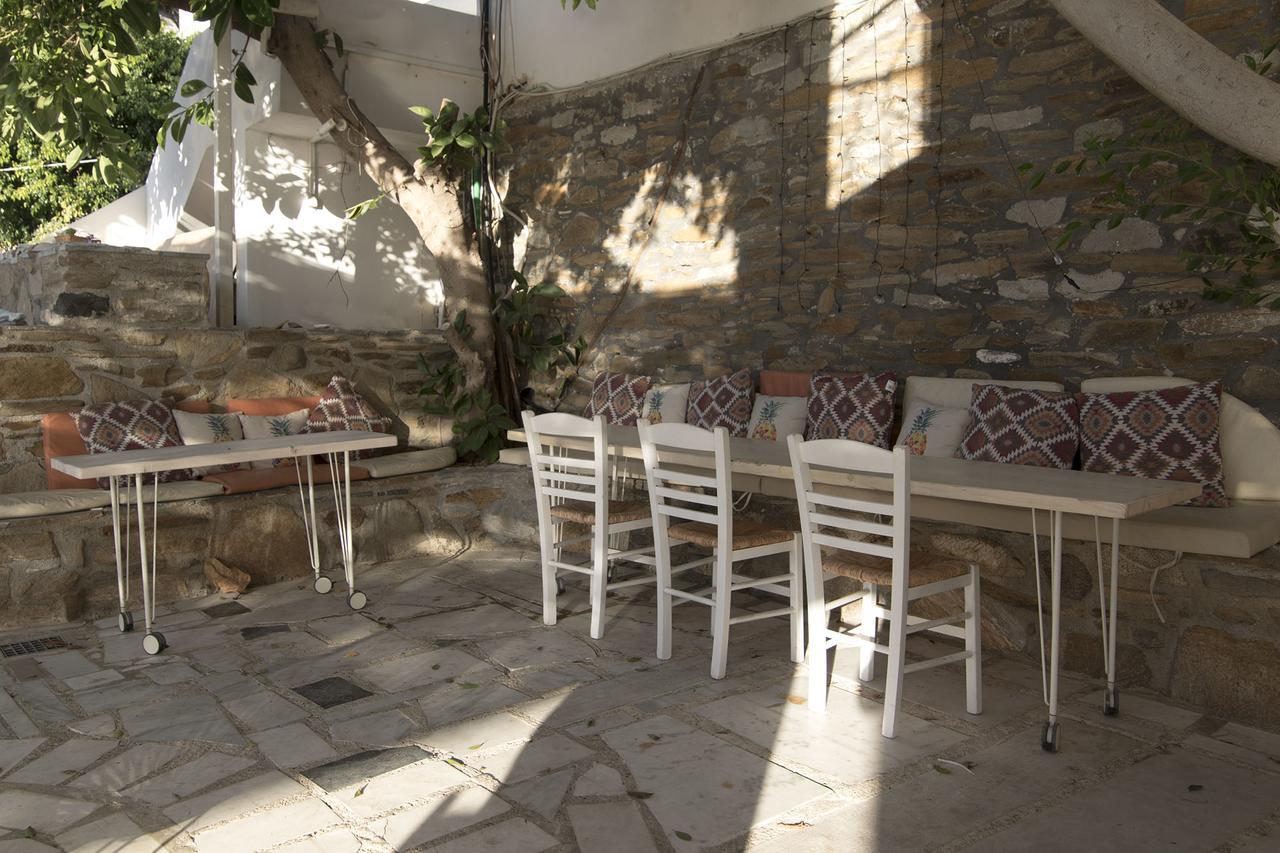 Armadoros Hotel / Ios Backpackers Exterior photo